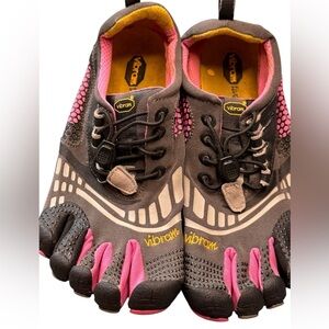 Vibram FiveFingers Women’s Barefoot Running Shoes – Size 37 (US 7)